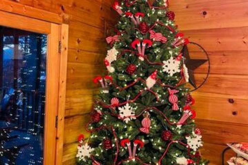 Whiskey Ridge Lodge, A Restored 1940S Gem, 2 Mins From Downtown, Breathtaking City Views, Custom Game Room, And Spacious Elegance Gatlinburg Kültér fotó