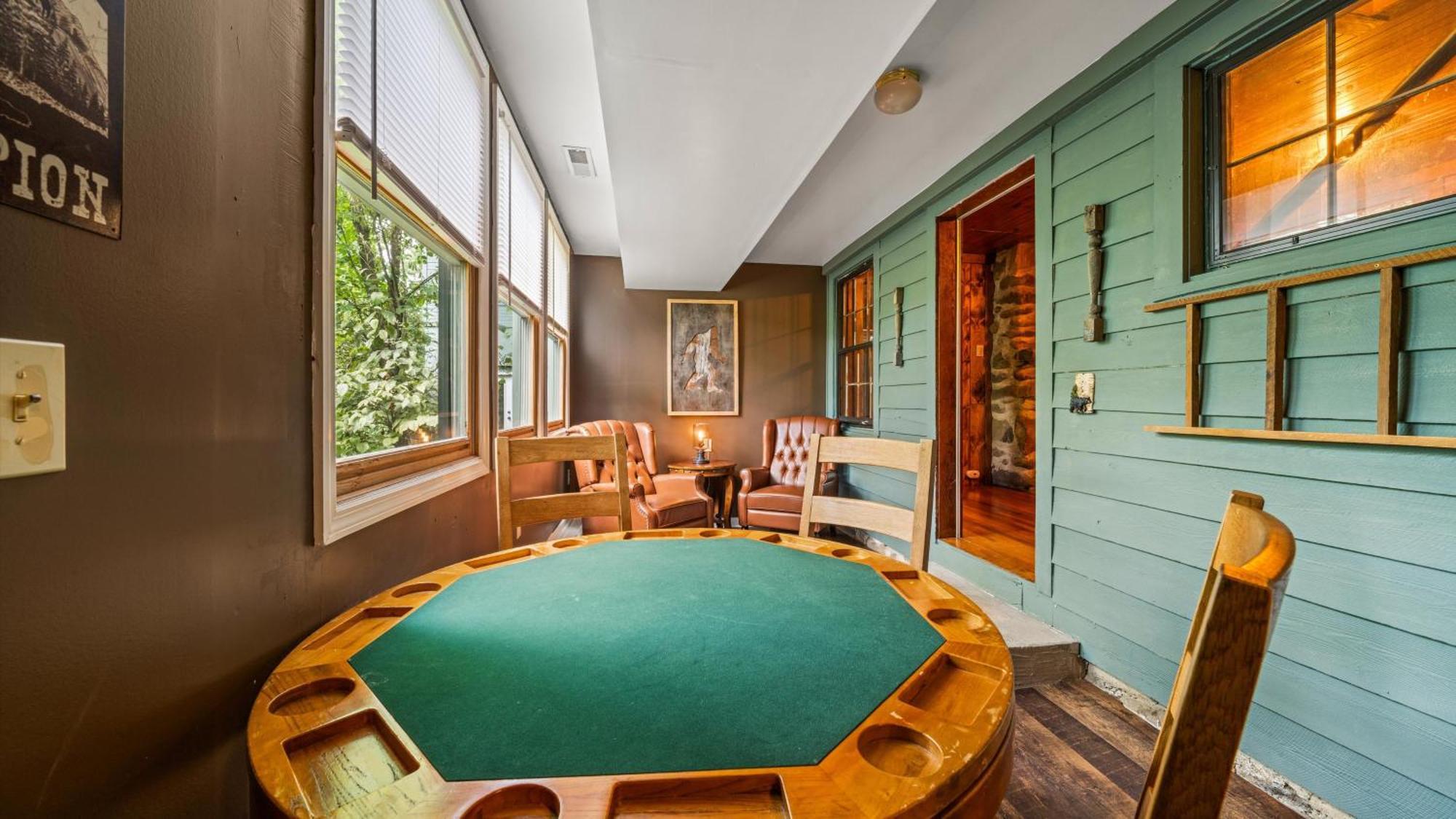 Whiskey Ridge Lodge, A Restored 1940S Gem, 2 Mins From Downtown, Breathtaking City Views, Custom Game Room, And Spacious Elegance Gatlinburg Kültér fotó