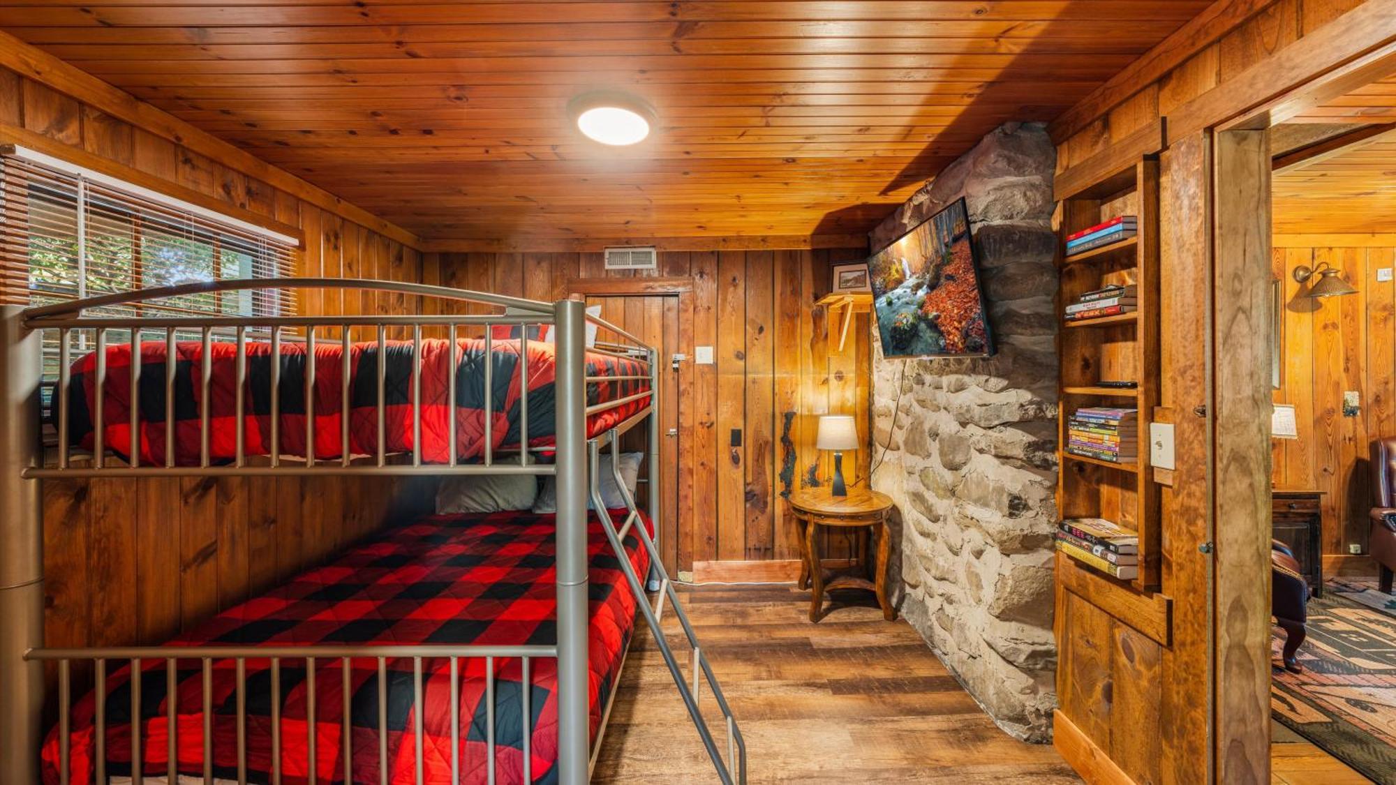 Whiskey Ridge Lodge, A Restored 1940S Gem, 2 Mins From Downtown, Breathtaking City Views, Custom Game Room, And Spacious Elegance Gatlinburg Kültér fotó