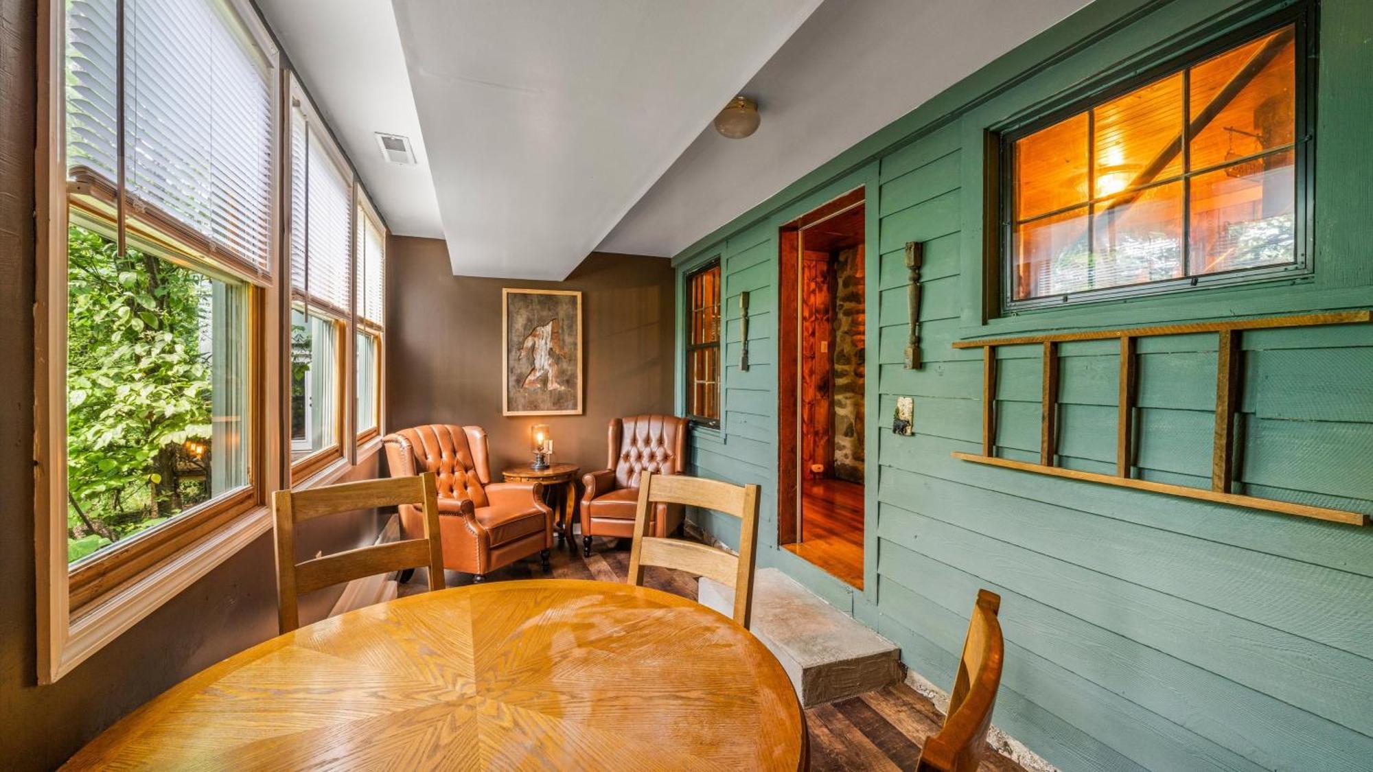 Whiskey Ridge Lodge, A Restored 1940S Gem, 2 Mins From Downtown, Breathtaking City Views, Custom Game Room, And Spacious Elegance Gatlinburg Kültér fotó