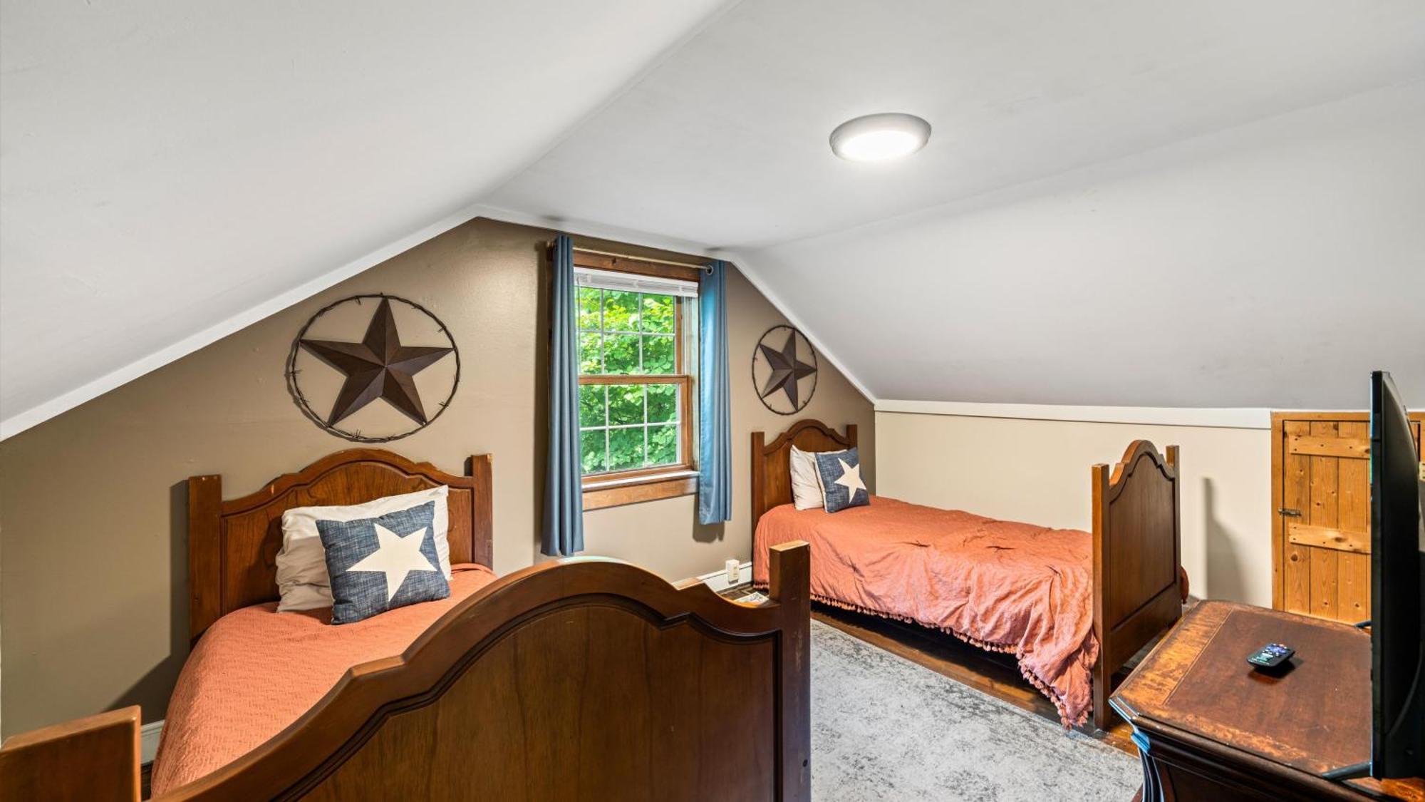 Whiskey Ridge Lodge, A Restored 1940S Gem, 2 Mins From Downtown, Breathtaking City Views, Custom Game Room, And Spacious Elegance Gatlinburg Kültér fotó