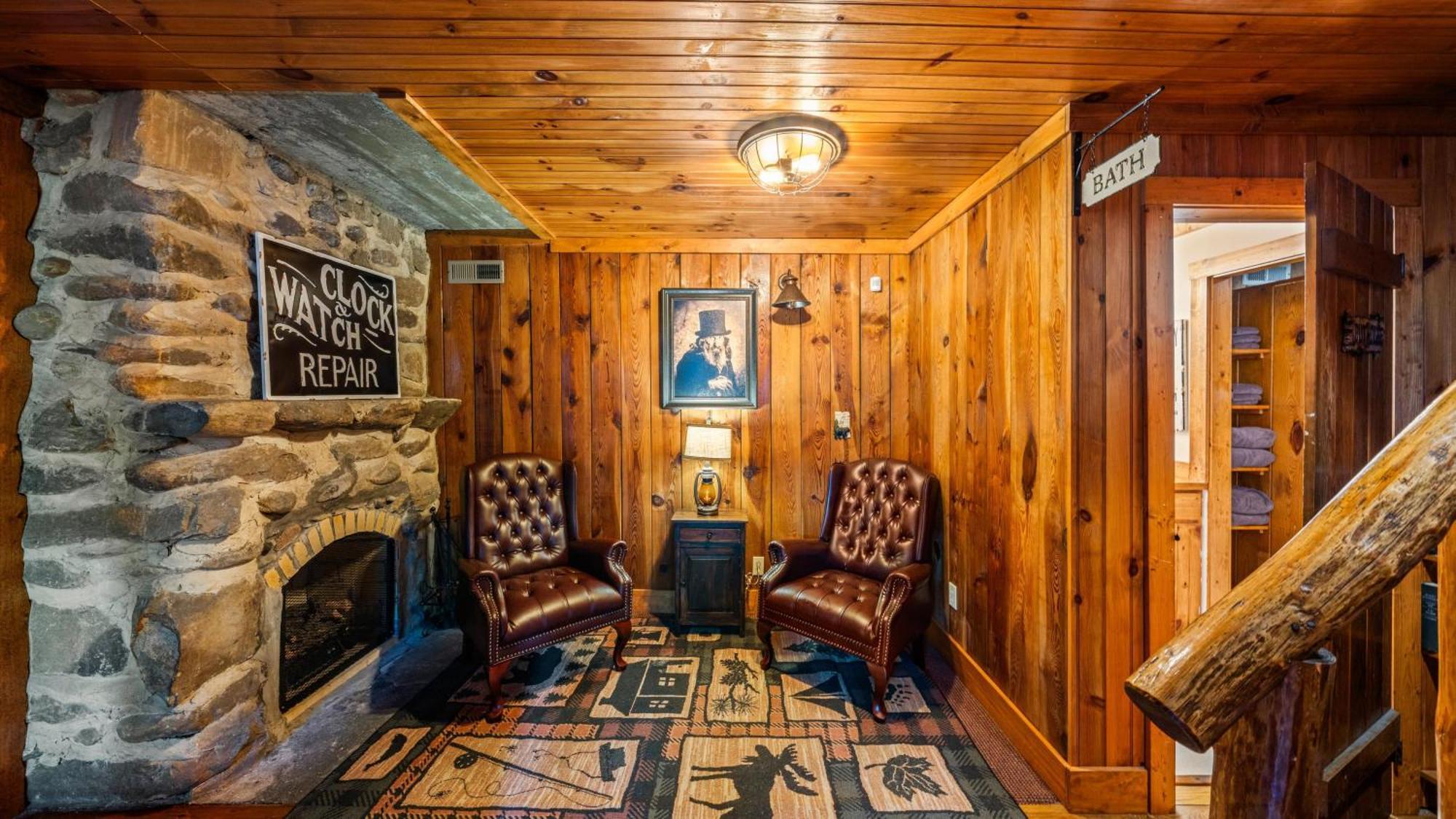 Whiskey Ridge Lodge, A Restored 1940S Gem, 2 Mins From Downtown, Breathtaking City Views, Custom Game Room, And Spacious Elegance Gatlinburg Kültér fotó