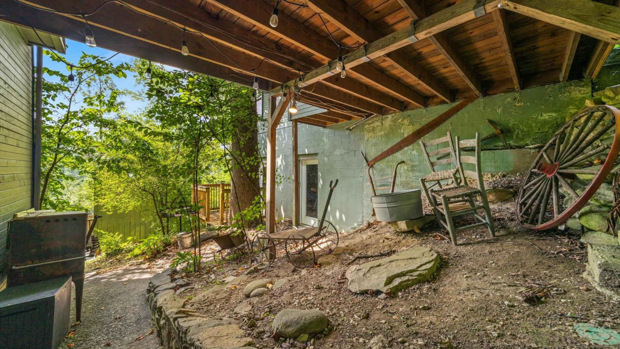 Whiskey Ridge Lodge, A Restored 1940S Gem, 2 Mins From Downtown, Breathtaking City Views, Custom Game Room, And Spacious Elegance Gatlinburg Kültér fotó