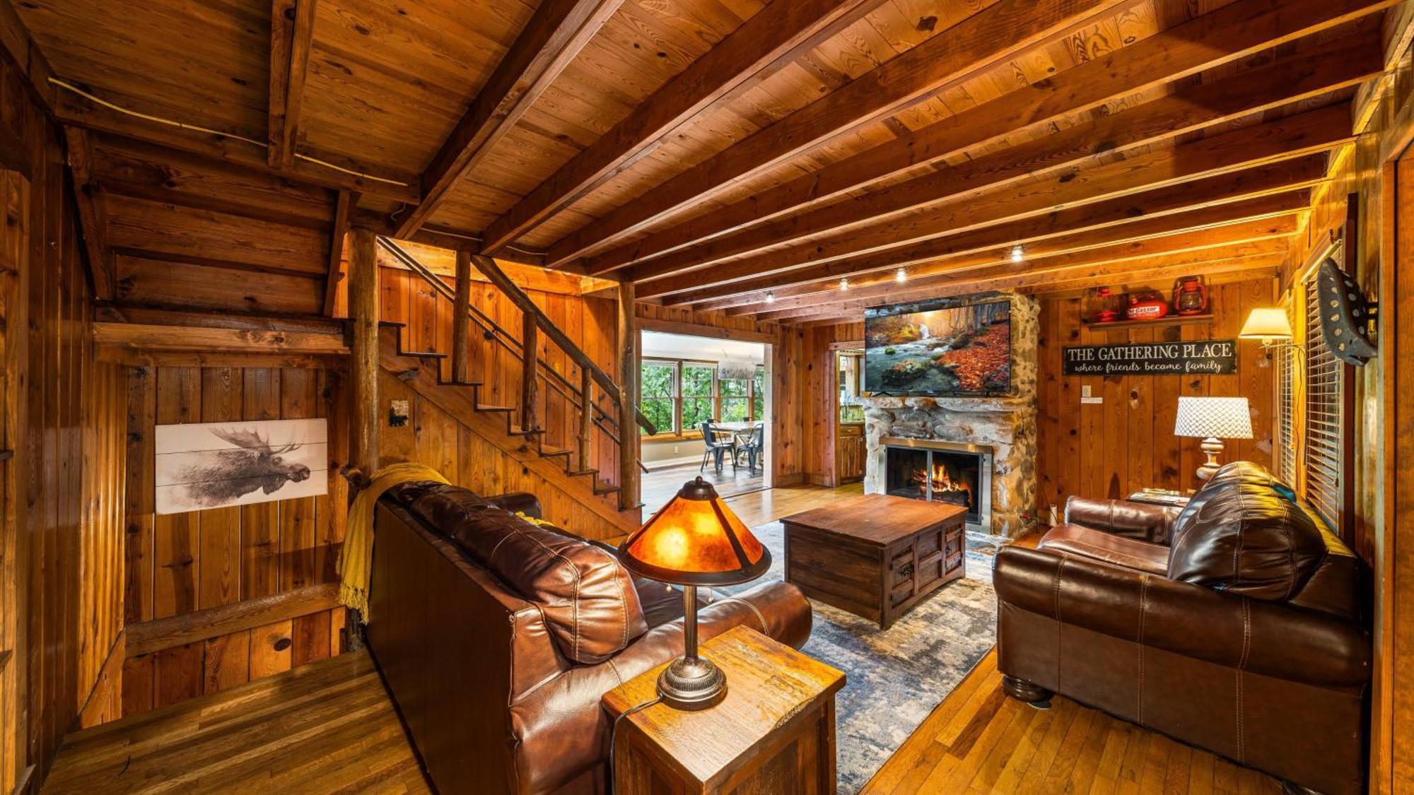Whiskey Ridge Lodge, A Restored 1940S Gem, 2 Mins From Downtown, Breathtaking City Views, Custom Game Room, And Spacious Elegance Gatlinburg Kültér fotó