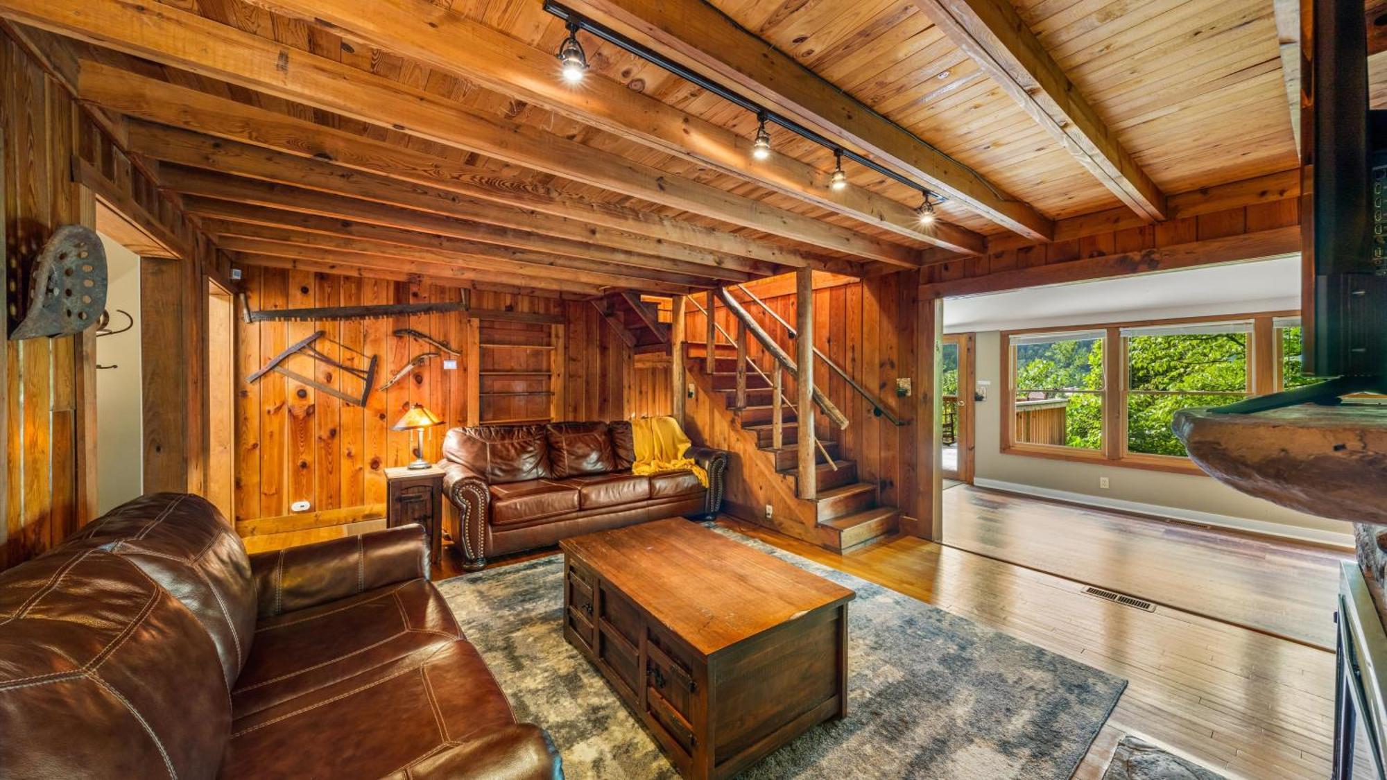 Whiskey Ridge Lodge, A Restored 1940S Gem, 2 Mins From Downtown, Breathtaking City Views, Custom Game Room, And Spacious Elegance Gatlinburg Kültér fotó