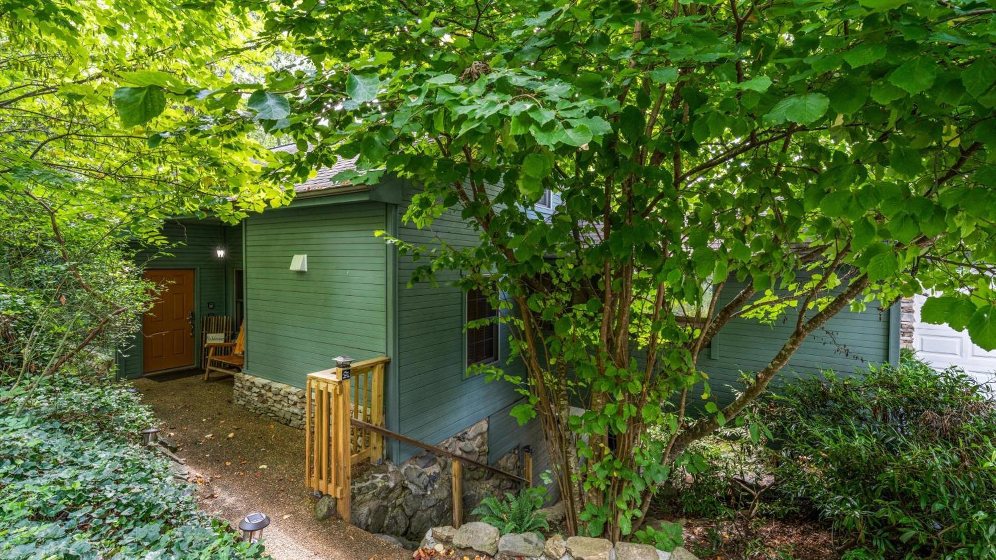Whiskey Ridge Lodge, A Restored 1940S Gem, 2 Mins From Downtown, Breathtaking City Views, Custom Game Room, And Spacious Elegance Gatlinburg Kültér fotó