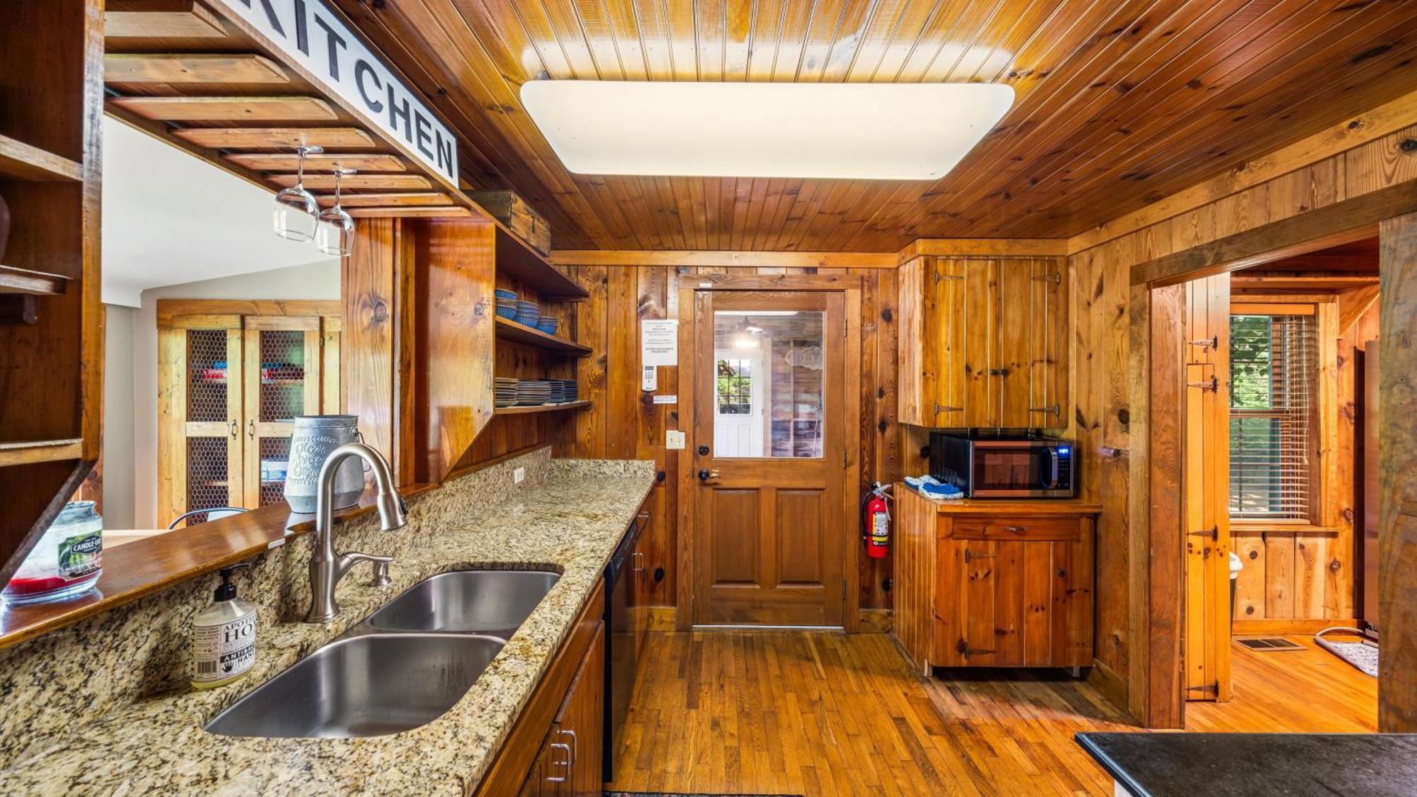 Whiskey Ridge Lodge, A Restored 1940S Gem, 2 Mins From Downtown, Breathtaking City Views, Custom Game Room, And Spacious Elegance Gatlinburg Kültér fotó