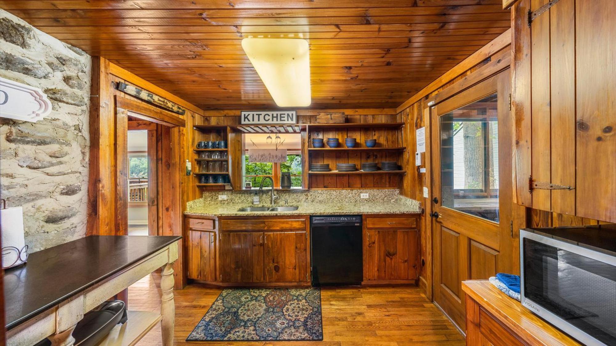 Whiskey Ridge Lodge, A Restored 1940S Gem, 2 Mins From Downtown, Breathtaking City Views, Custom Game Room, And Spacious Elegance Gatlinburg Kültér fotó