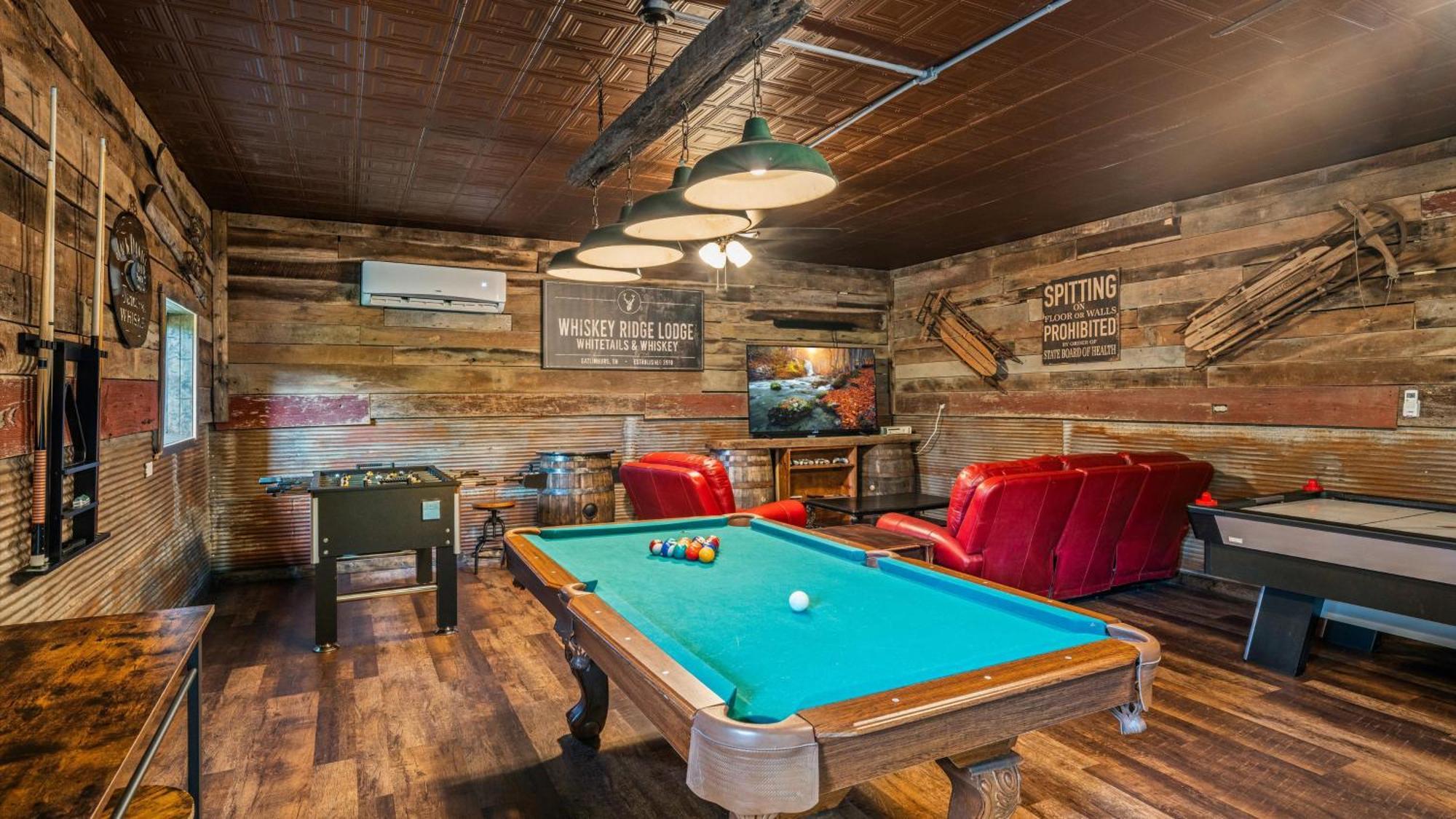 Whiskey Ridge Lodge, A Restored 1940S Gem, 2 Mins From Downtown, Breathtaking City Views, Custom Game Room, And Spacious Elegance Gatlinburg Kültér fotó