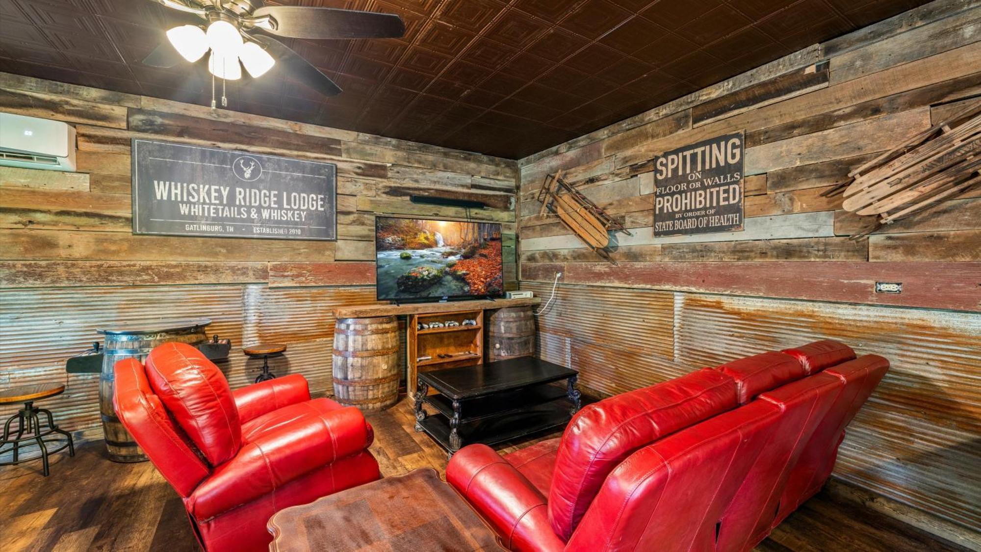 Whiskey Ridge Lodge, A Restored 1940S Gem, 2 Mins From Downtown, Breathtaking City Views, Custom Game Room, And Spacious Elegance Gatlinburg Kültér fotó