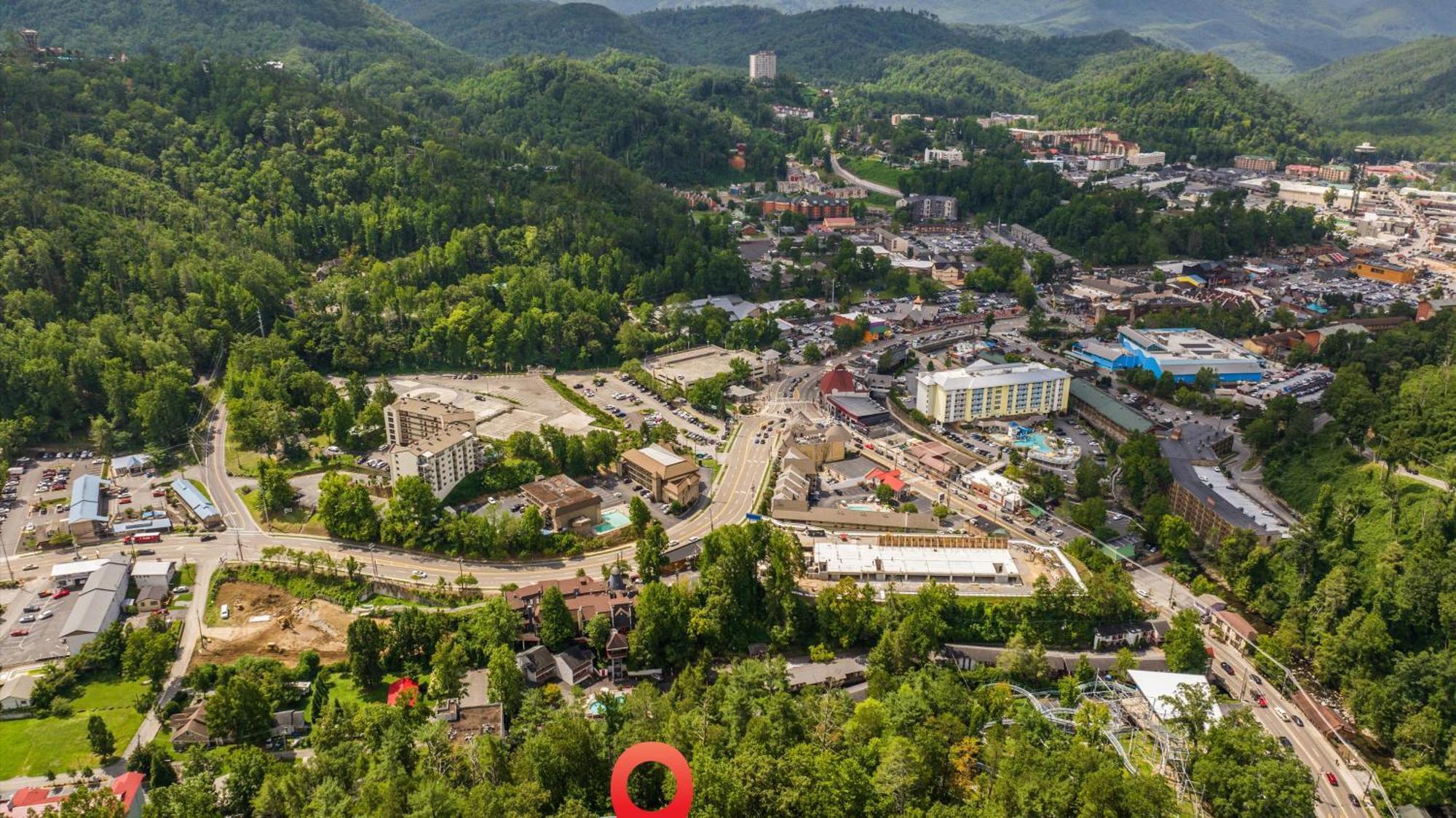 Whiskey Ridge Lodge, A Restored 1940S Gem, 2 Mins From Downtown, Breathtaking City Views, Custom Game Room, And Spacious Elegance Gatlinburg Kültér fotó