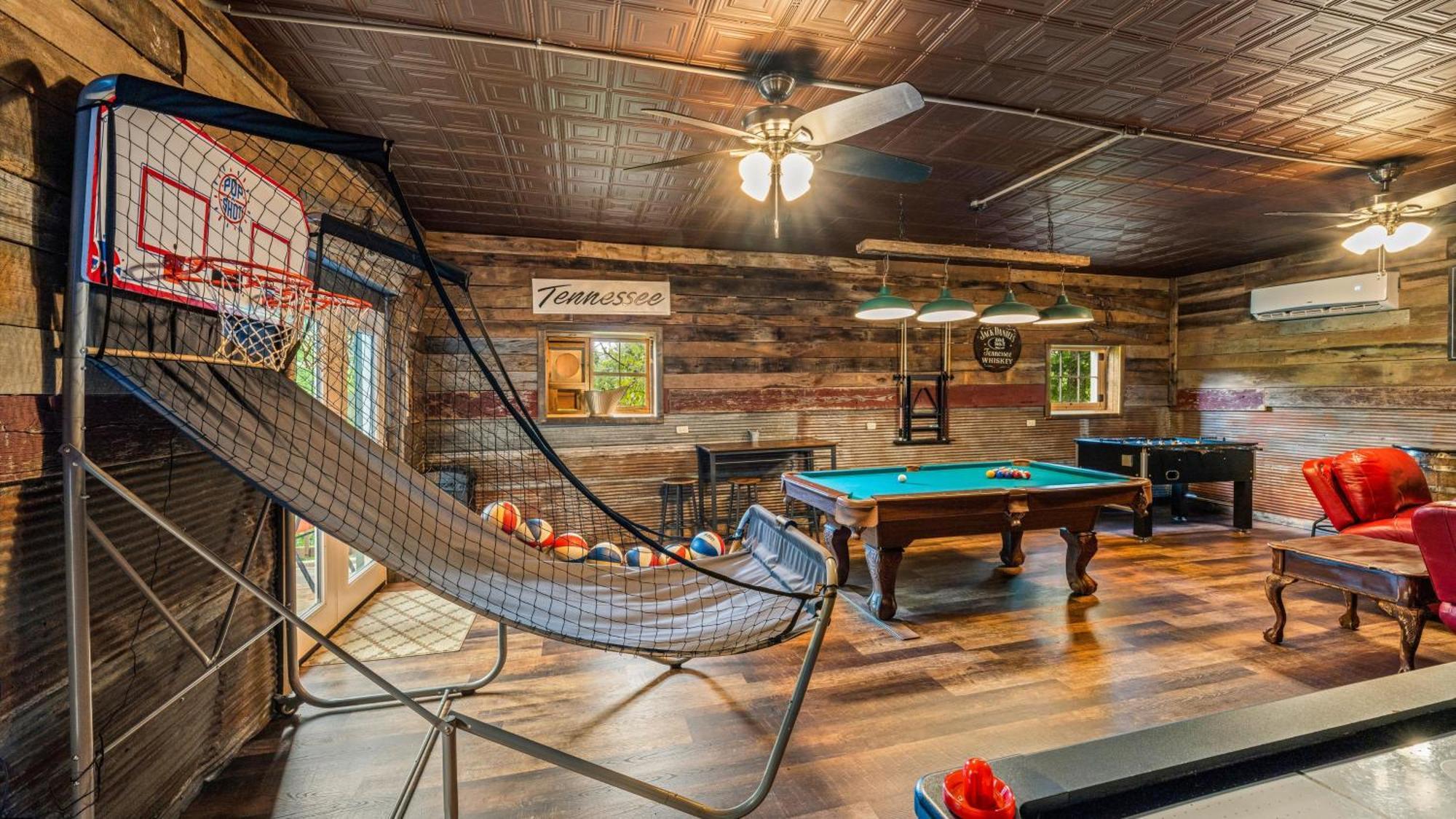 Whiskey Ridge Lodge, A Restored 1940S Gem, 2 Mins From Downtown, Breathtaking City Views, Custom Game Room, And Spacious Elegance Gatlinburg Kültér fotó