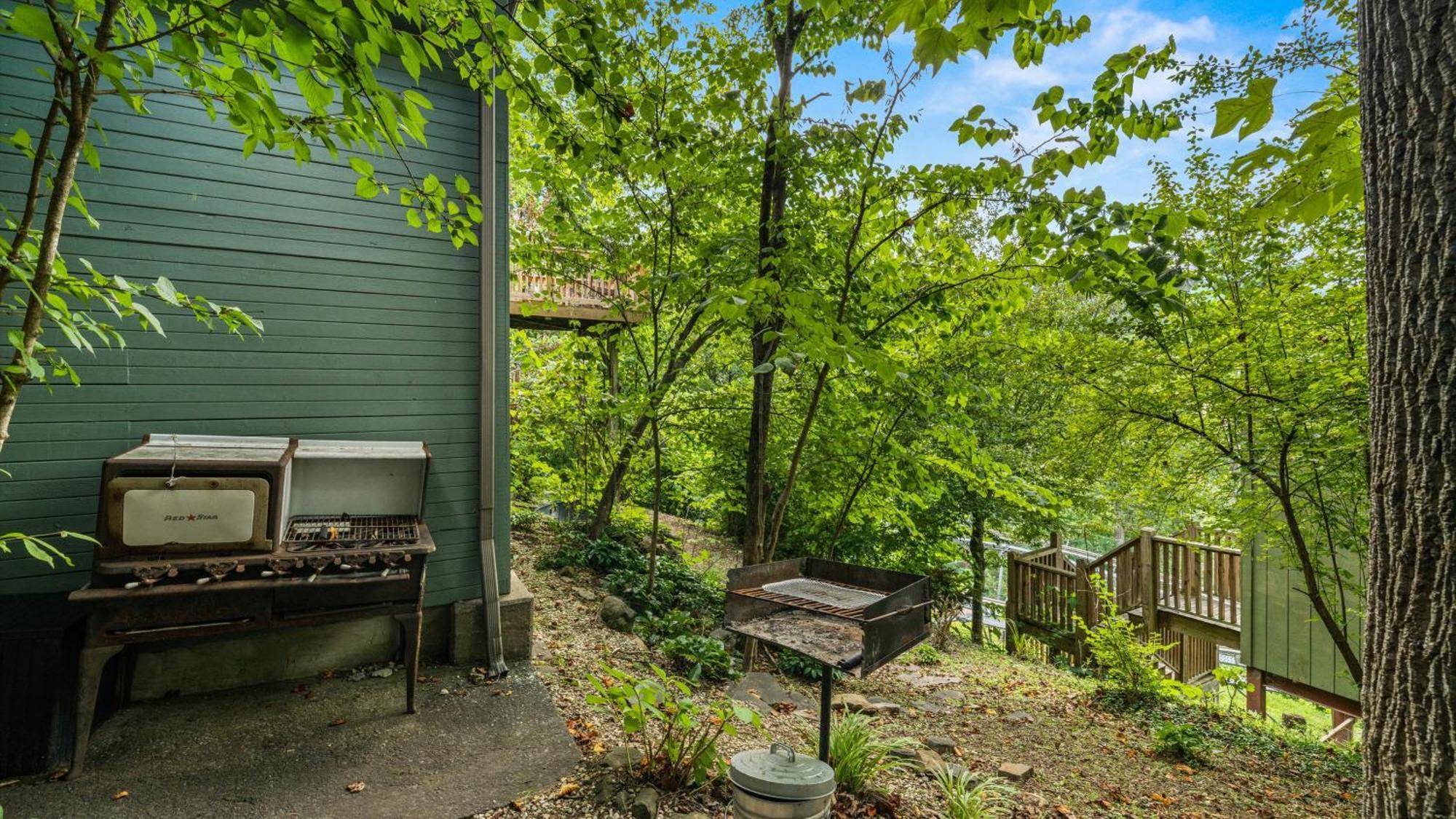Whiskey Ridge Lodge, A Restored 1940S Gem, 2 Mins From Downtown, Breathtaking City Views, Custom Game Room, And Spacious Elegance Gatlinburg Kültér fotó