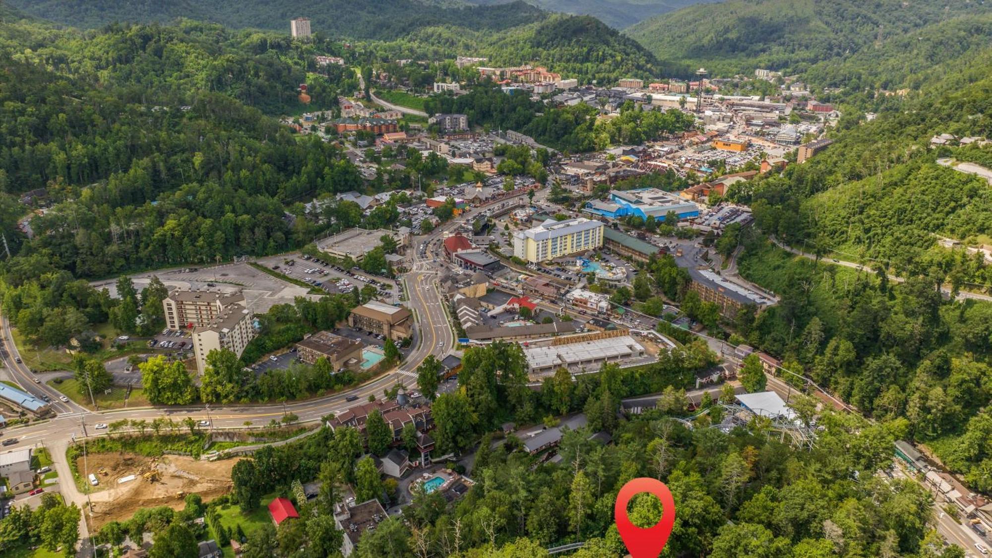 Whiskey Ridge Lodge, A Restored 1940S Gem, 2 Mins From Downtown, Breathtaking City Views, Custom Game Room, And Spacious Elegance Gatlinburg Kültér fotó