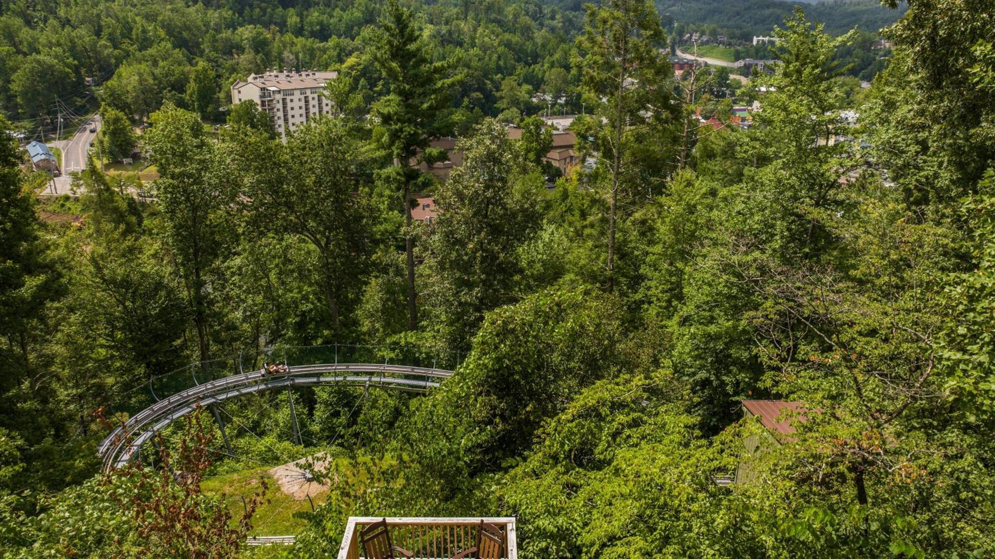 Whiskey Ridge Lodge, A Restored 1940S Gem, 2 Mins From Downtown, Breathtaking City Views, Custom Game Room, And Spacious Elegance Gatlinburg Kültér fotó