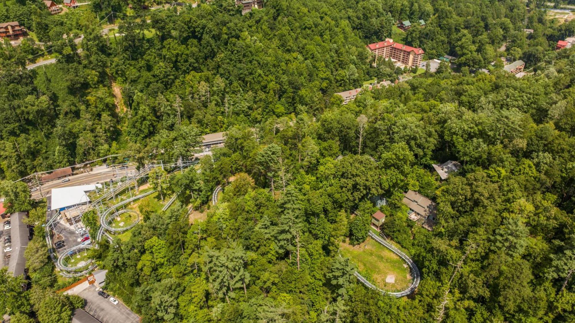 Whiskey Ridge Lodge, A Restored 1940S Gem, 2 Mins From Downtown, Breathtaking City Views, Custom Game Room, And Spacious Elegance Gatlinburg Kültér fotó